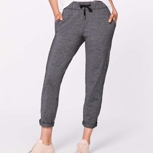 Lululemon On The Fly Pant *28" Heathered Black